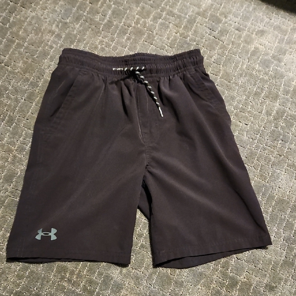 Boys Under Armour Black Athletic Shorts Moisture-Wicking Performance